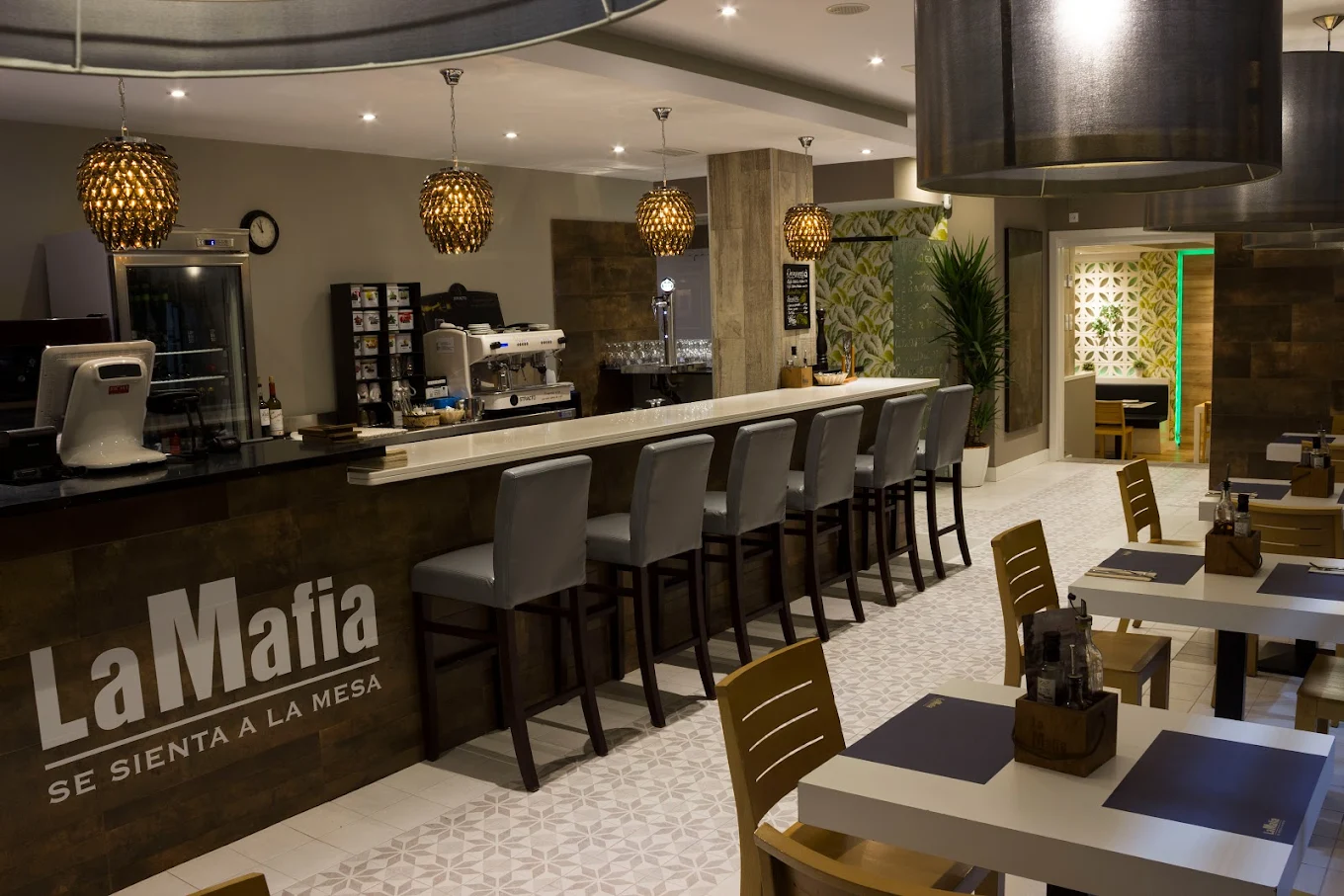 Foto de portada LA MAFIA SE SIENTA A LA MESA