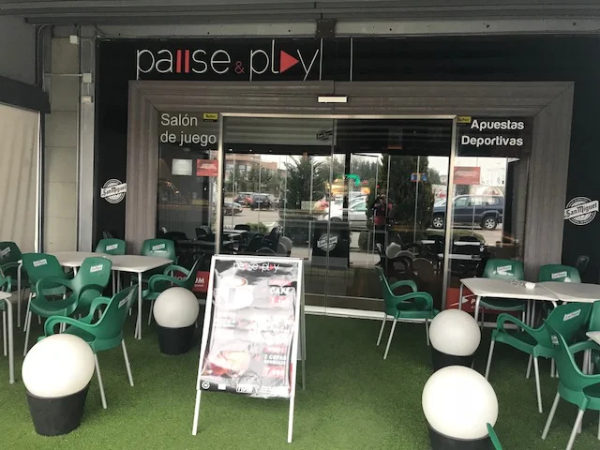 Foto de portada PAUSE AND PLAY